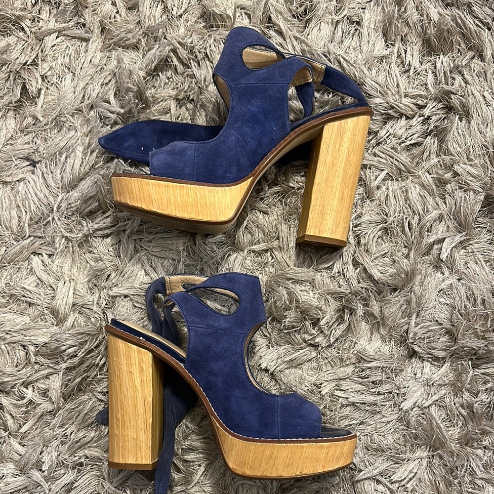 Very Volatile Rissa Heels in Blue - Picture 4 of 11